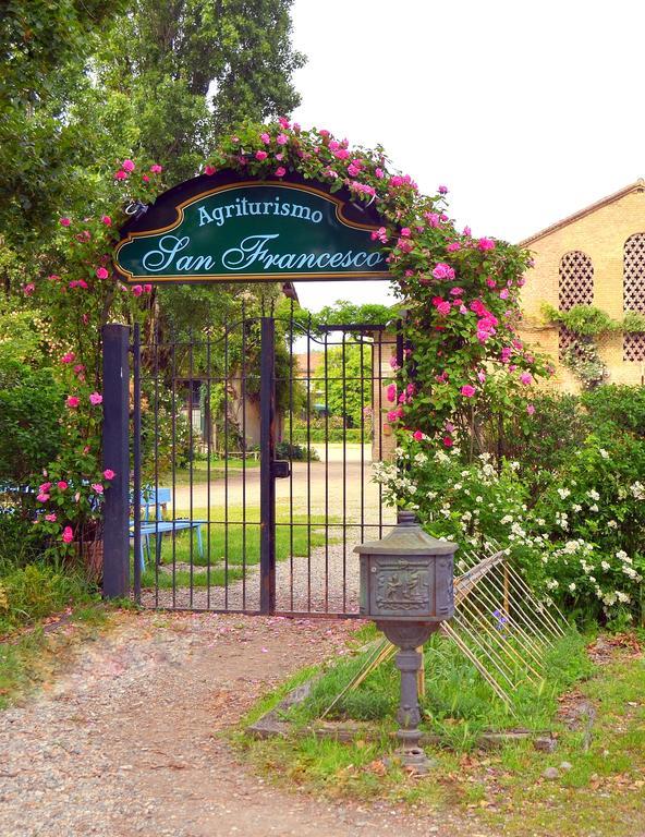 Agriturismo Borgo San Francesco バジーリオ エクステリア 写真